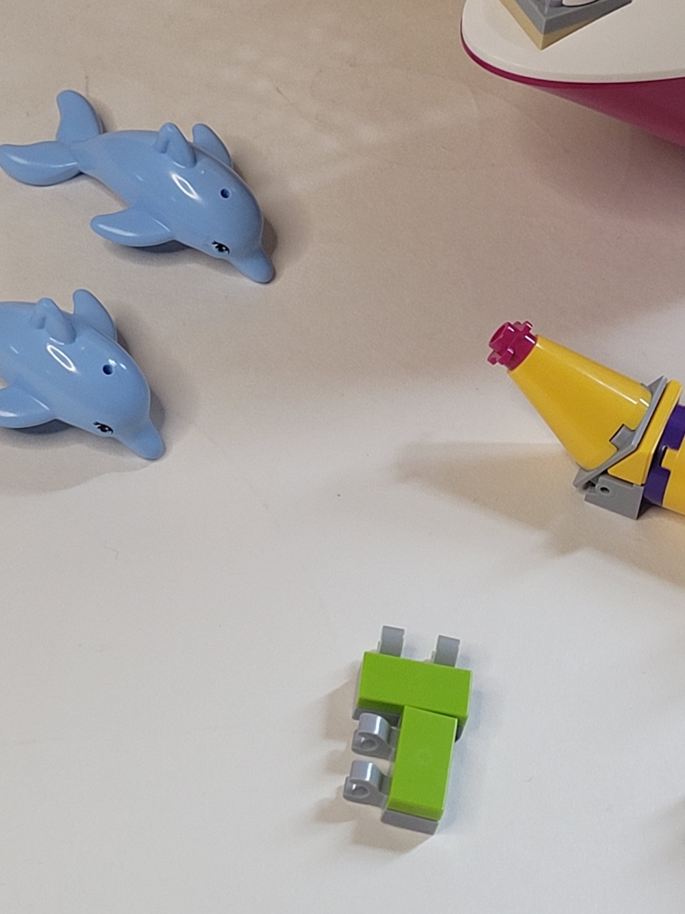LEGO Friends Sunshine Catamaran set, model number 41317 - Picture 6 of 14